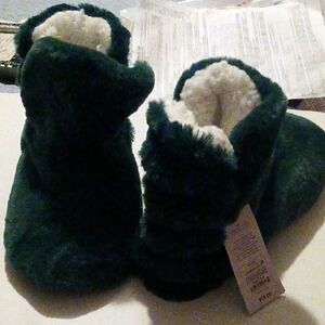 Cozy Green Fuzzy Slippers